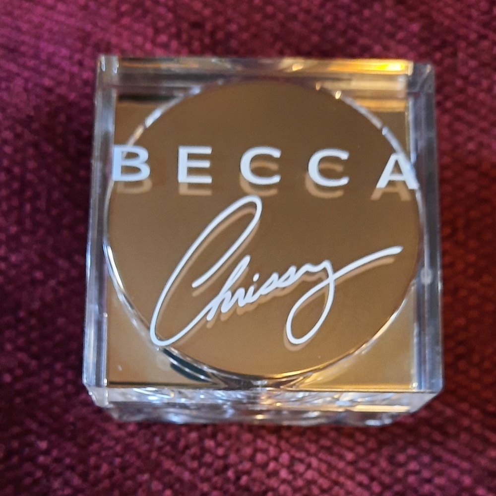 Becca x Chrissy Teigan Confectionery Glow Powder Highlighter ☀️